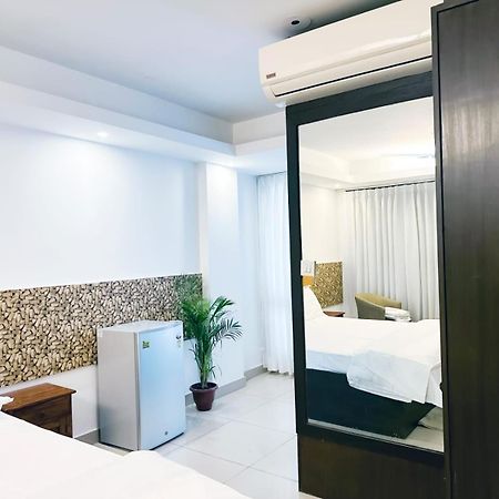Hotel Blueberry Nuova Delhi Esterno foto