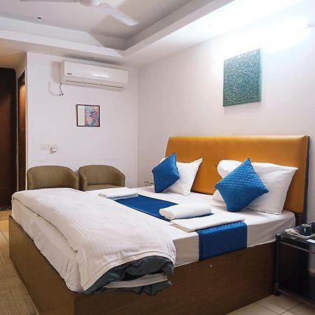 Hotel Blueberry Nuova Delhi Esterno foto