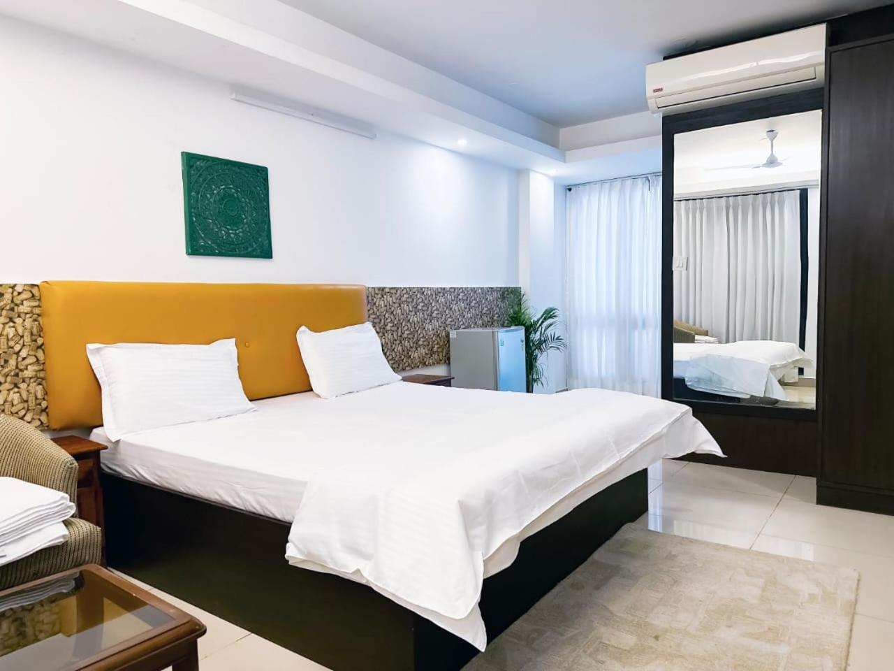Hotel Blueberry Nuova Delhi Esterno foto