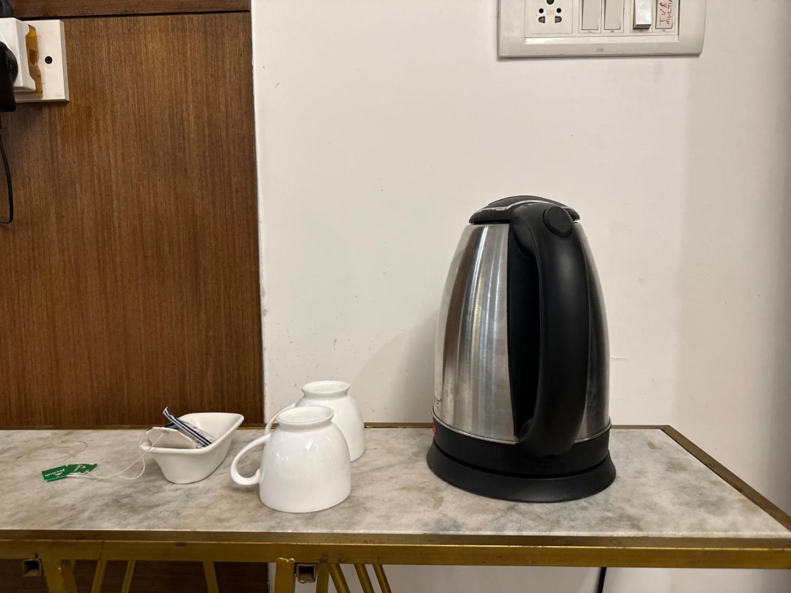Hotel Blueberry Nuova Delhi Esterno foto