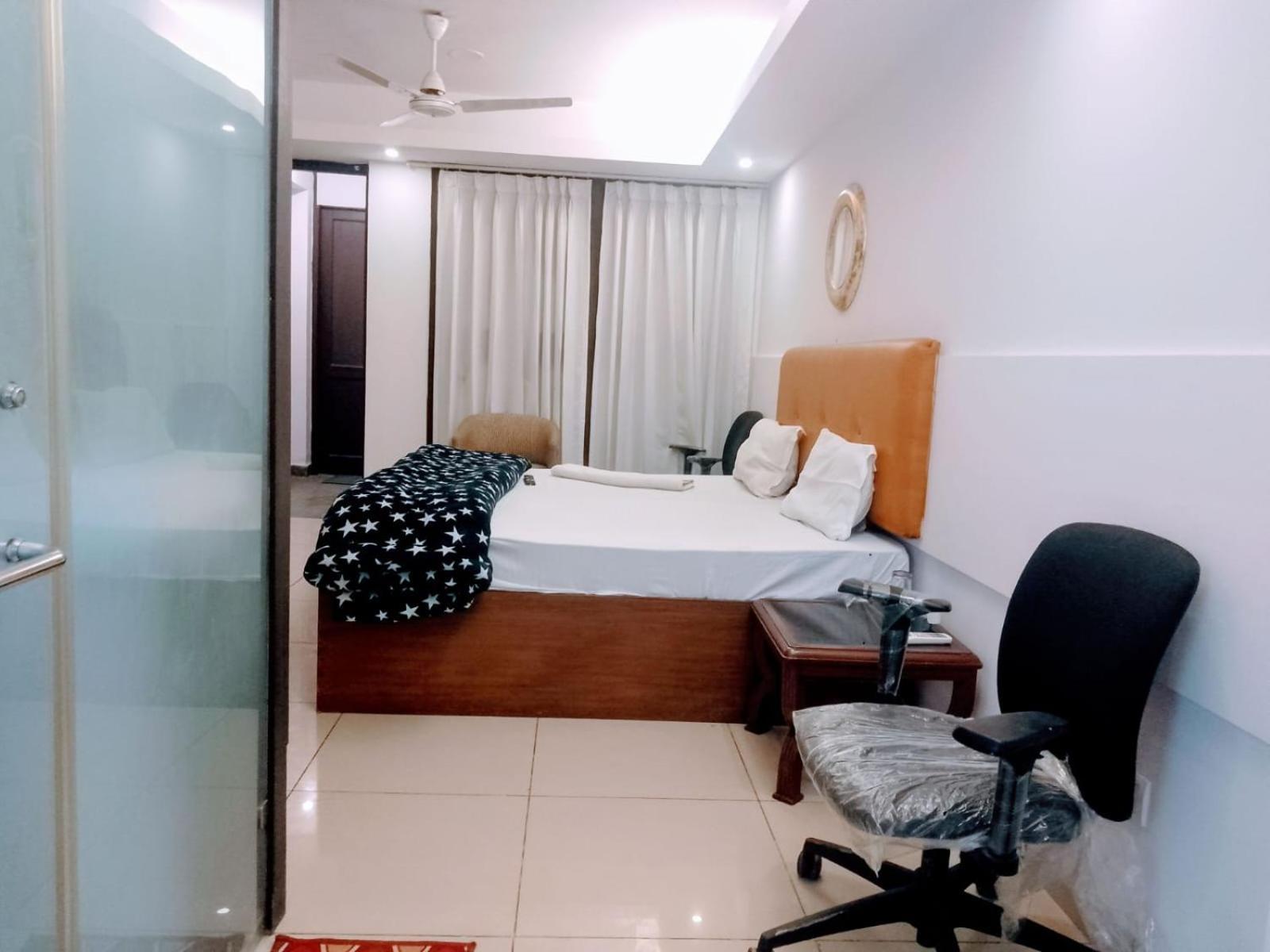 Hotel Blueberry Nuova Delhi Esterno foto
