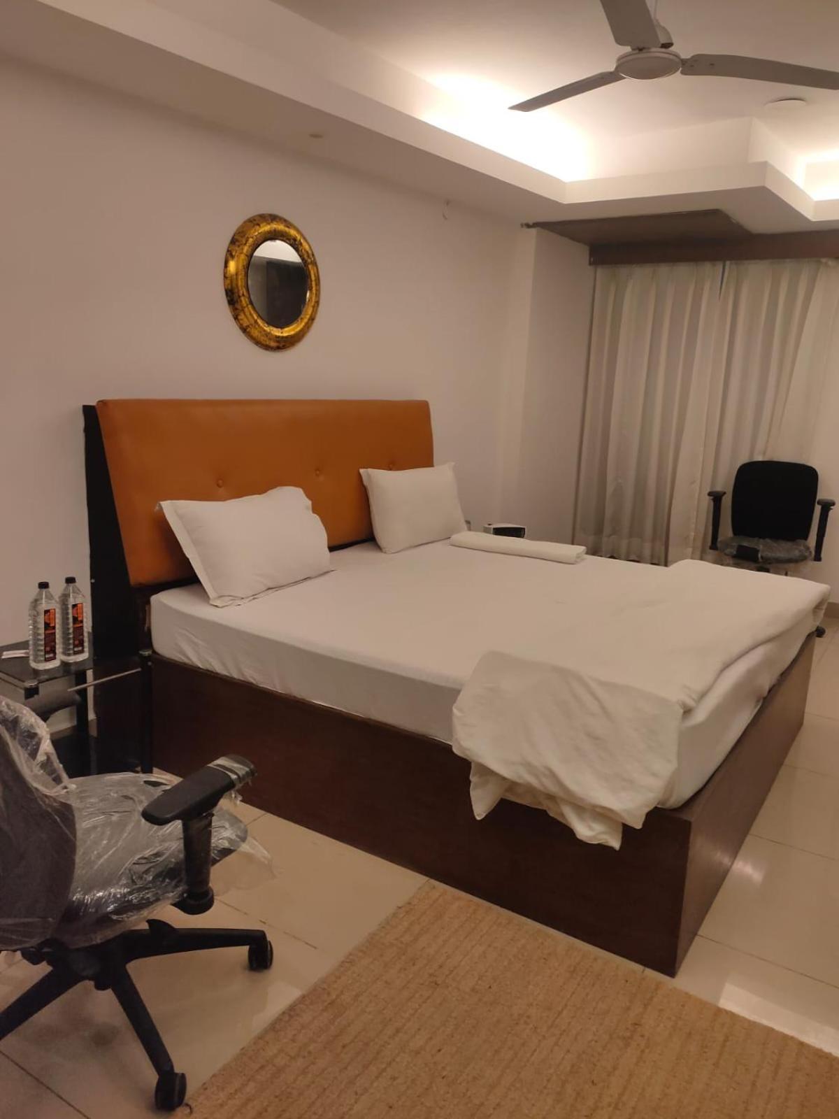 Hotel Blueberry Nuova Delhi Esterno foto