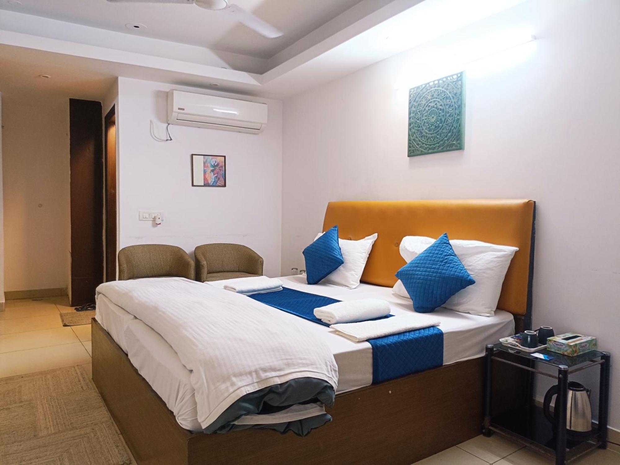 Hotel Blueberry Nuova Delhi Esterno foto